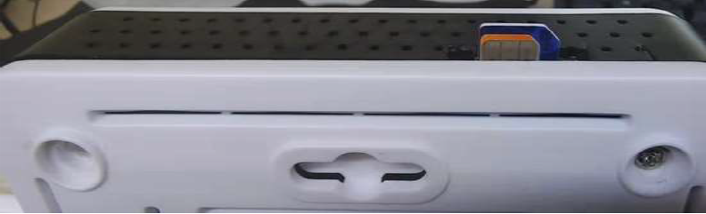 SIMカード挿入位置